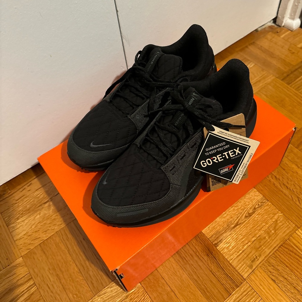 Nike Air Winflo 11 Black GORE-TEX runners